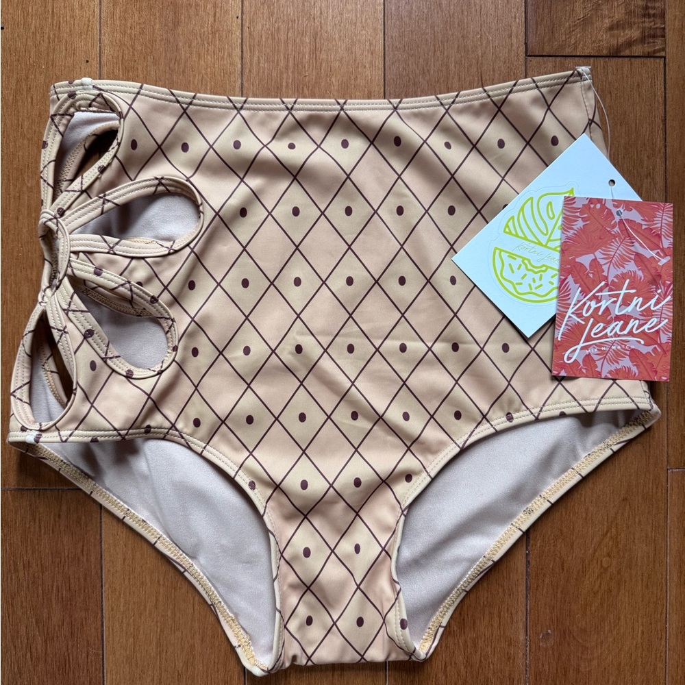 Kortni Jeane - Floral Cut Out Pineapple Bottoms, Size XS, NWT, Smoke Free Home.